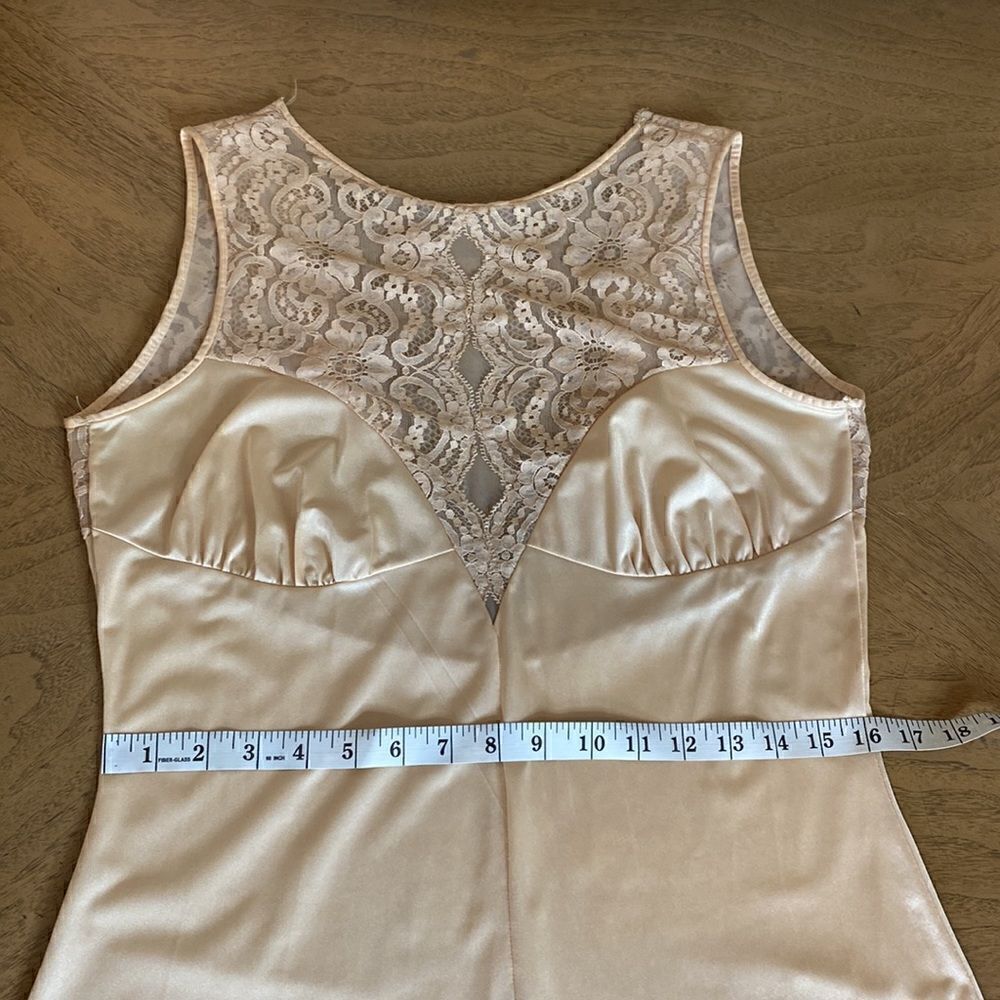 Vintage 1960's Champagne Lace Slip Size Medium - Picture 5 of 8